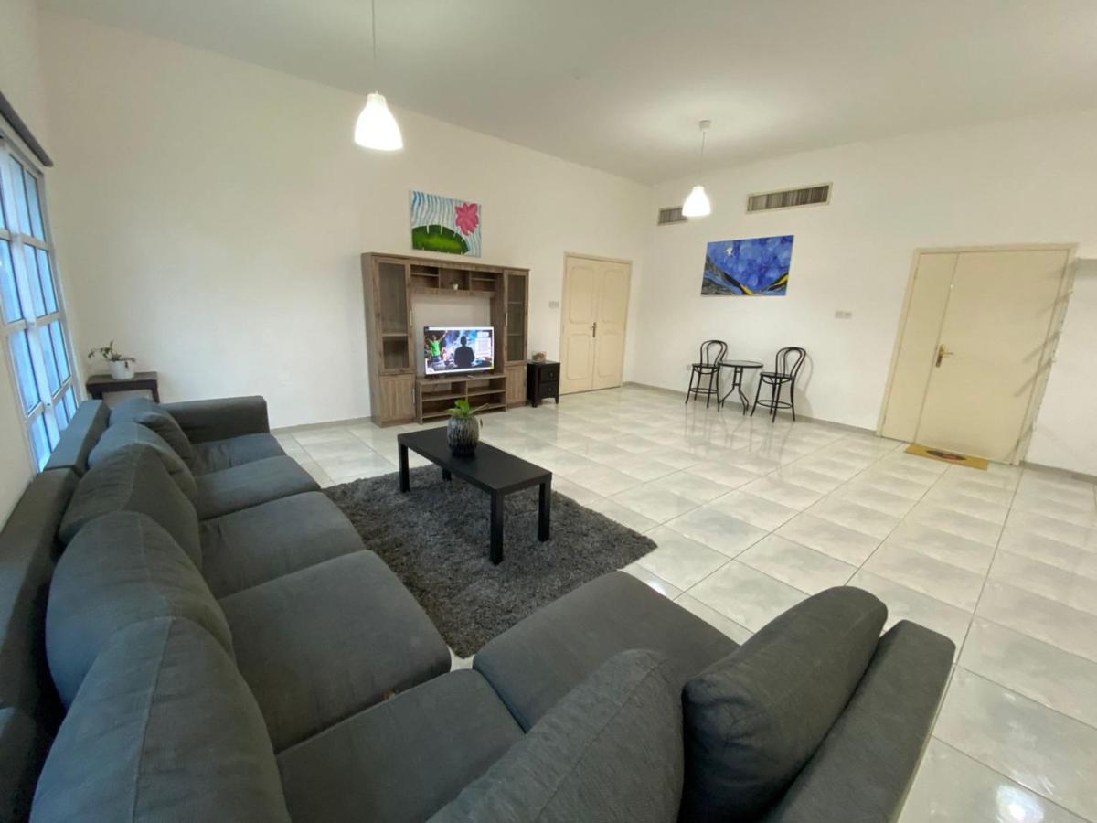 Comfortable Private Rooms In Compound Housing Dubai Exterior photo