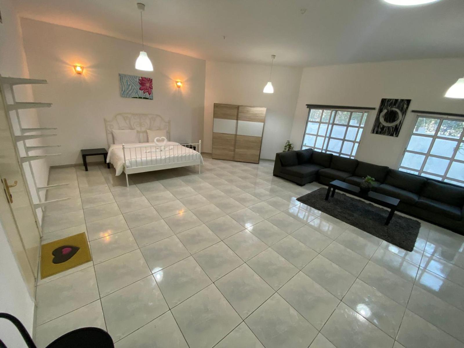 Comfortable Private Rooms In Compound Housing Dubai Exterior photo