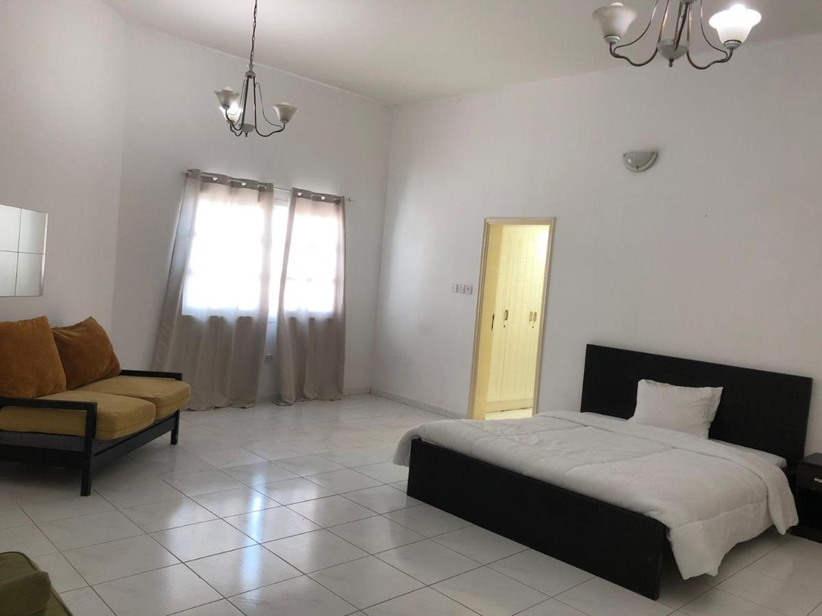 Comfortable Private Rooms In Compound Housing Dubai Exterior photo