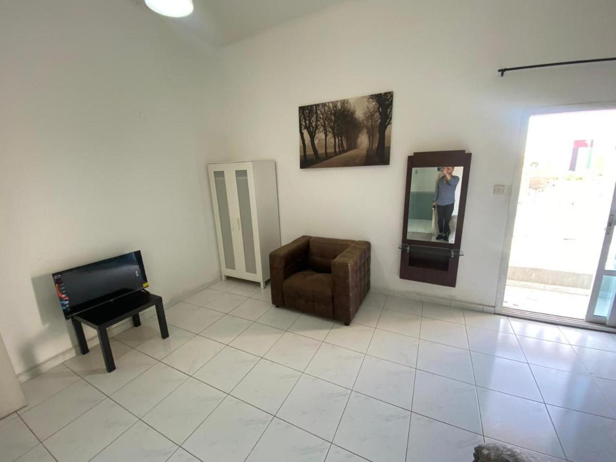 Comfortable Private Rooms In Compound Housing Dubai Exterior photo