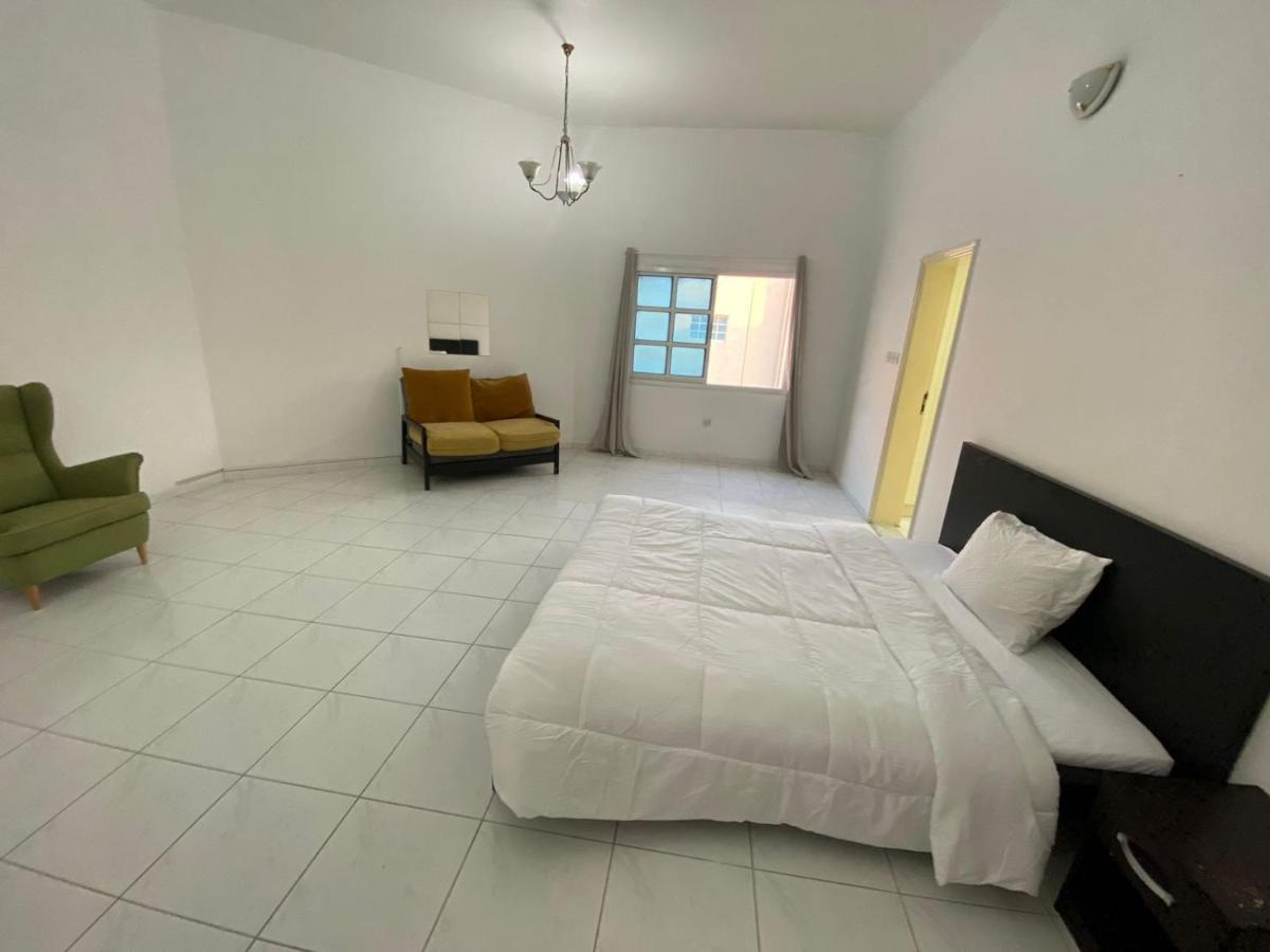 Comfortable Private Rooms In Compound Housing Dubai Exterior photo