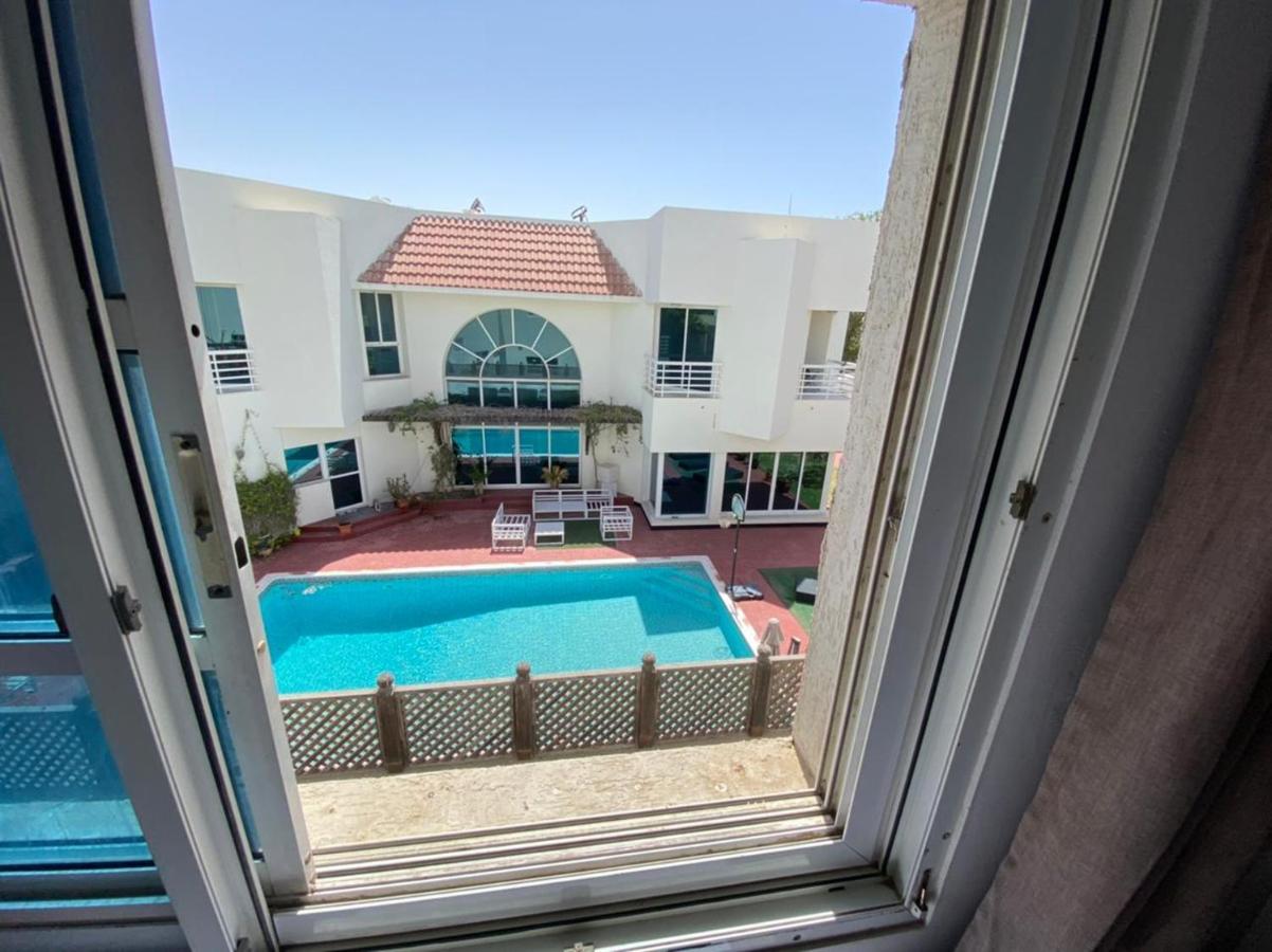 Comfortable Private Rooms In Compound Housing Dubai Exterior photo