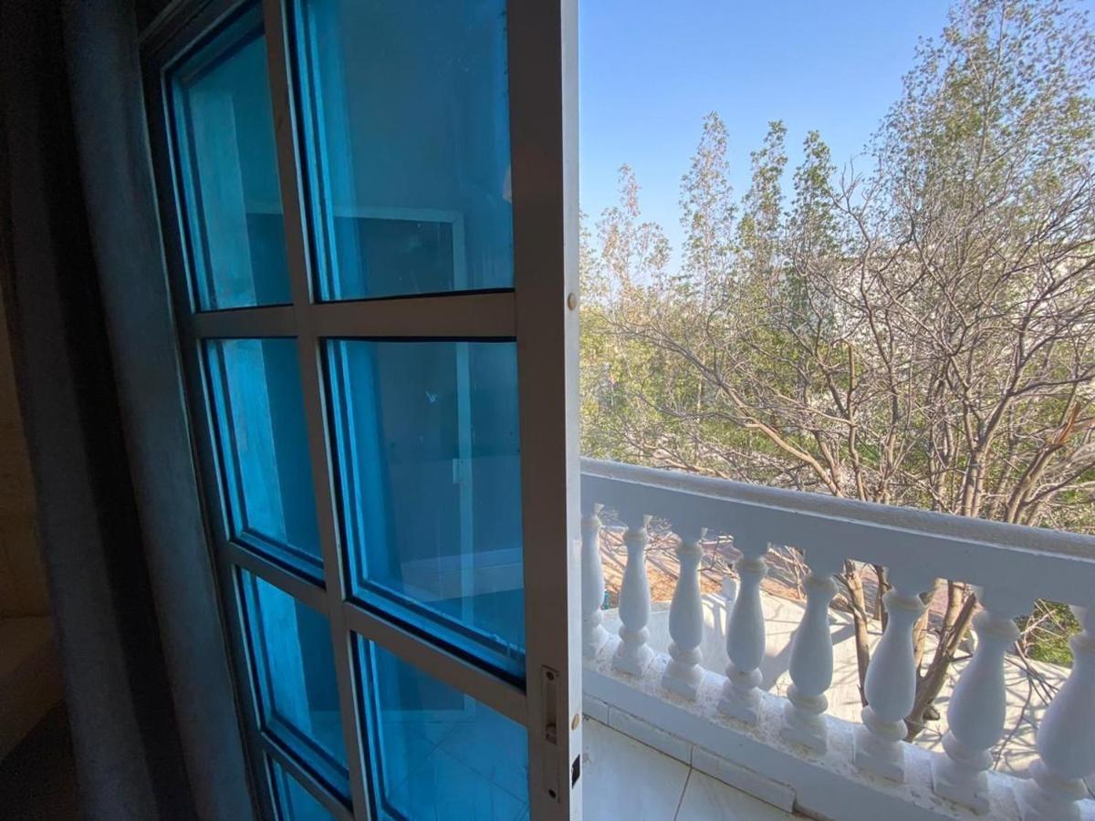 Comfortable Private Rooms In Compound Housing Dubai Exterior photo