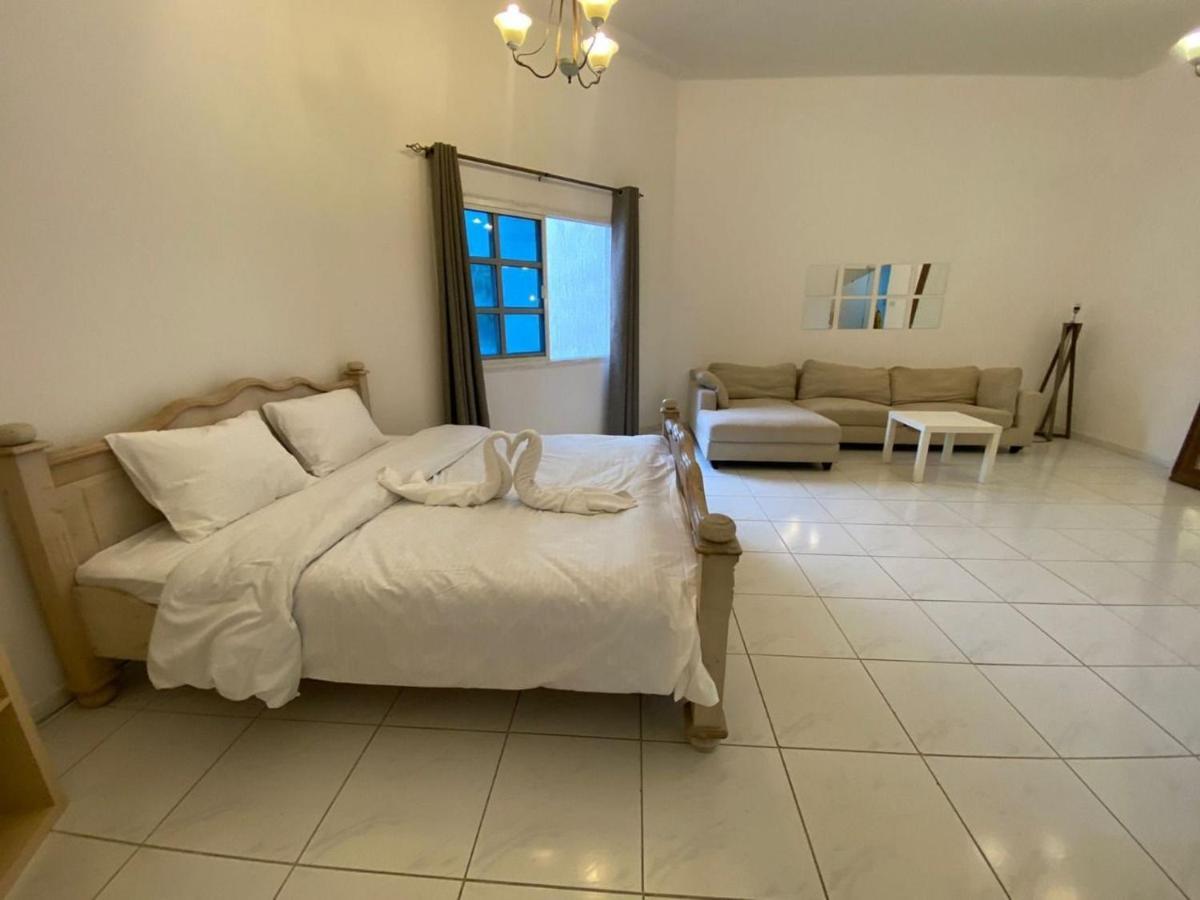 Comfortable Private Rooms In Compound Housing Dubai Exterior photo