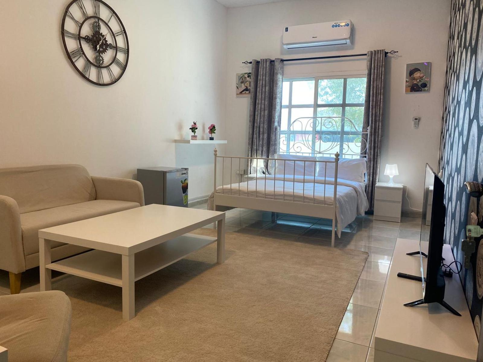 Comfortable Private Rooms In Compound Housing Dubai Exterior photo