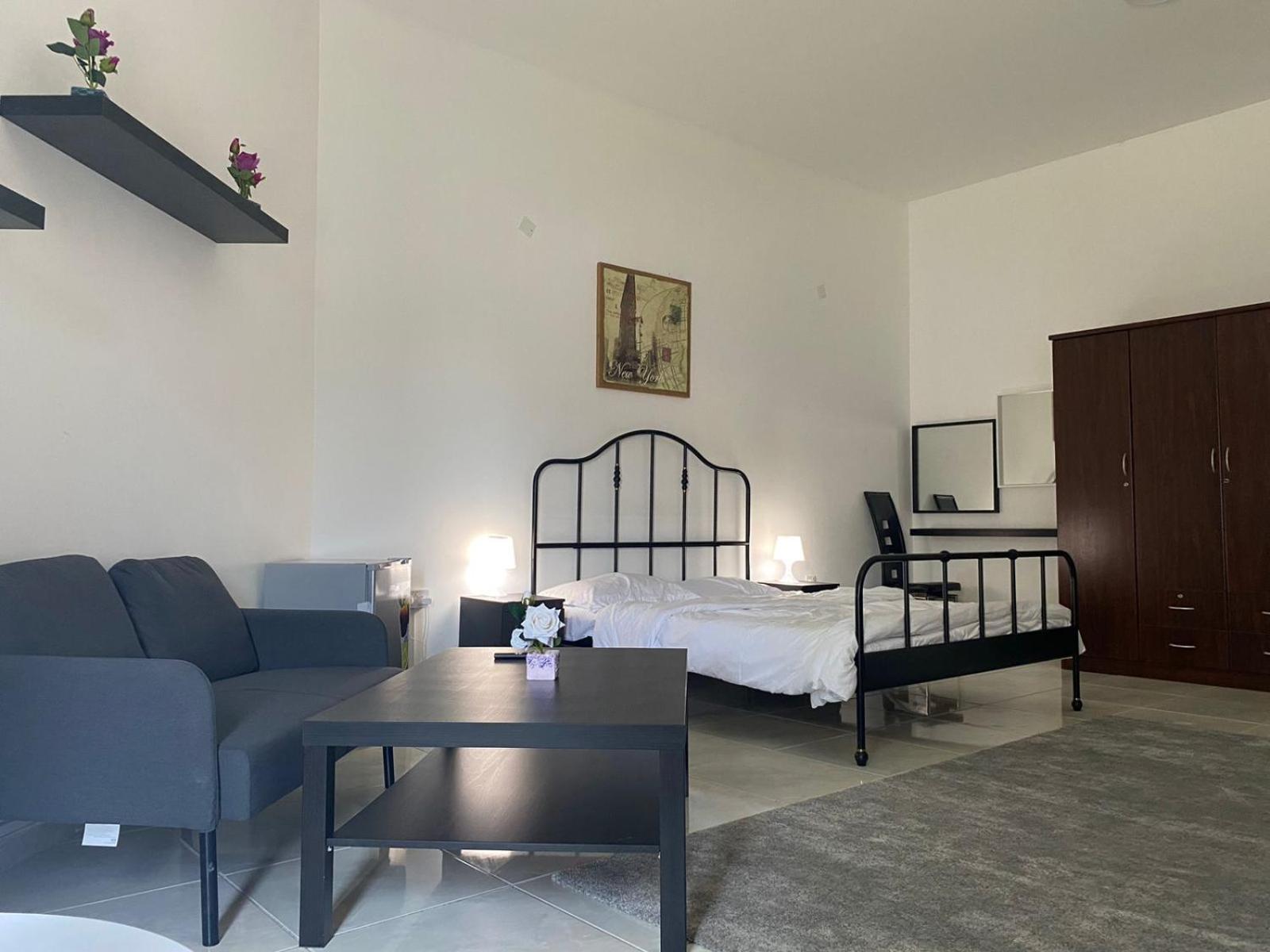 Comfortable Private Rooms In Compound Housing Dubai Exterior photo