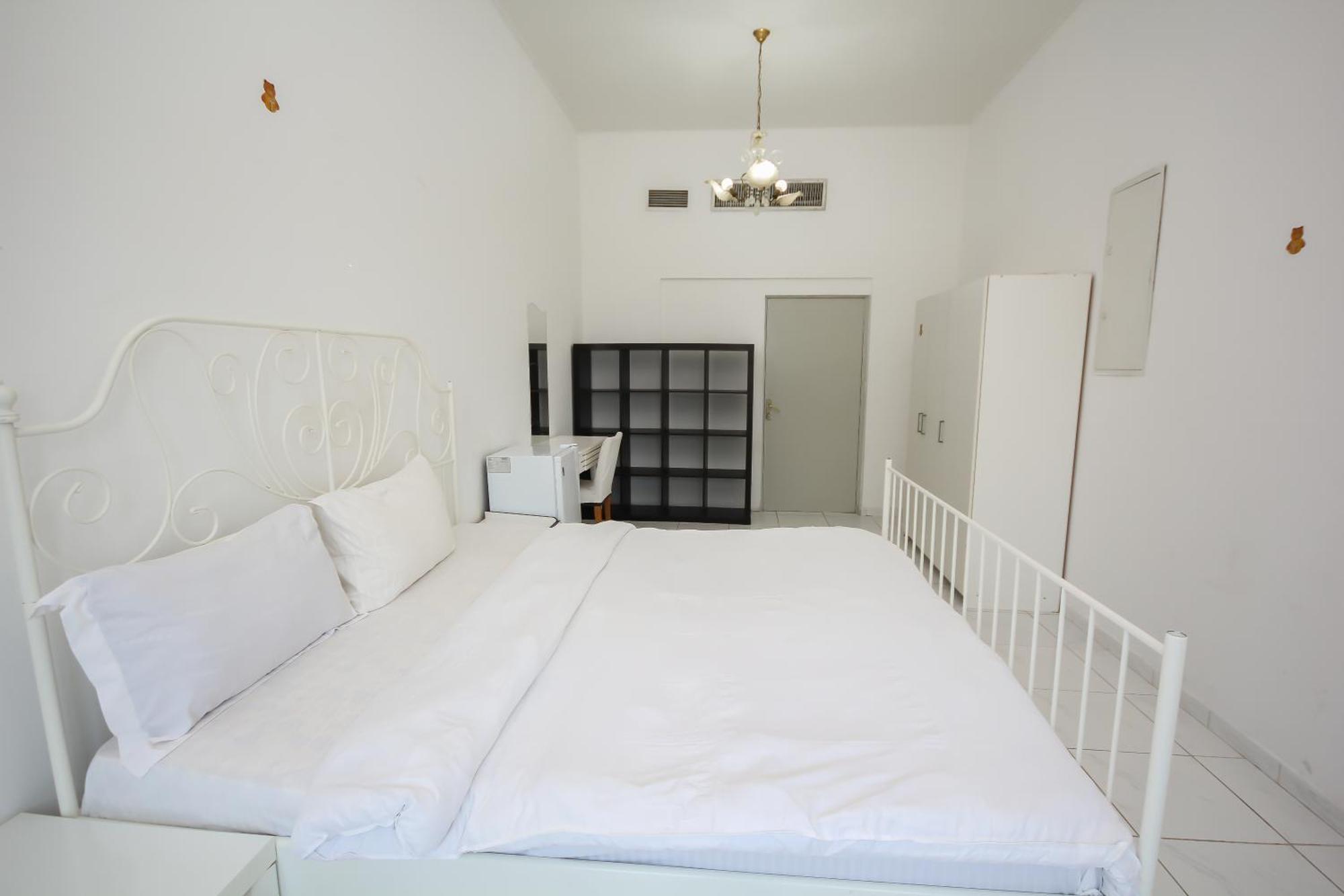 Comfortable Private Rooms In Compound Housing Dubai Exterior photo
