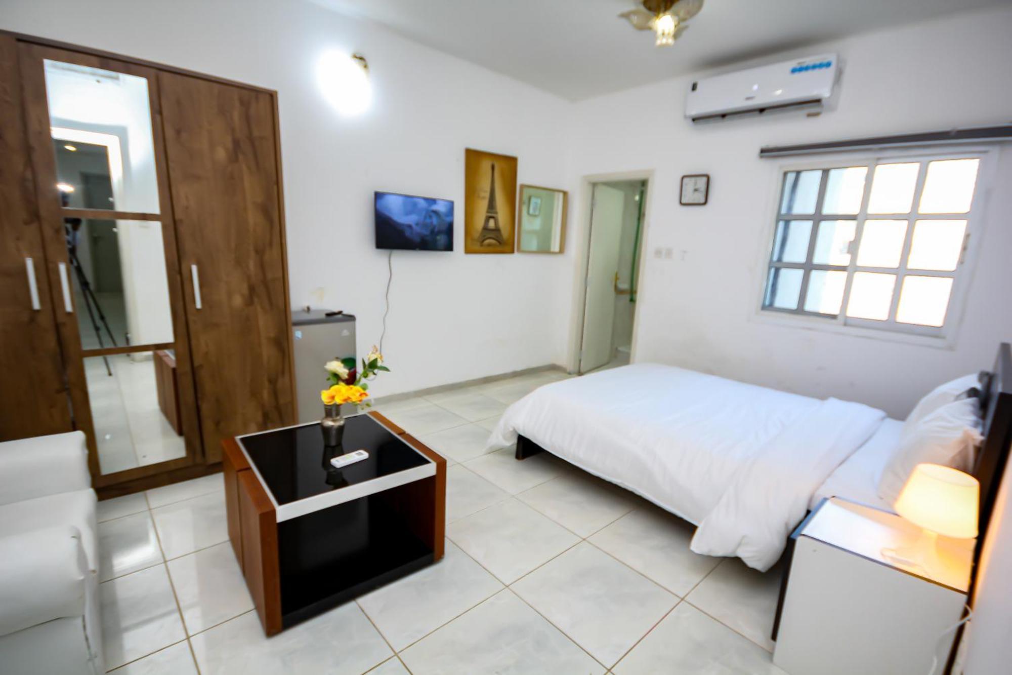 Comfortable Private Rooms In Compound Housing Dubai Exterior photo