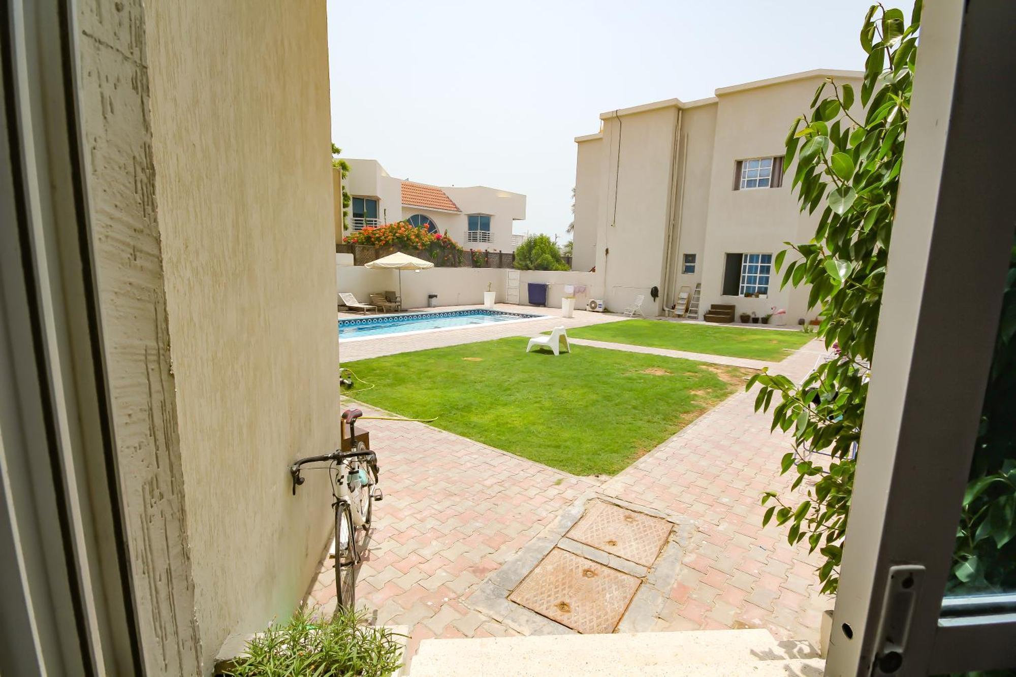 Comfortable Private Rooms In Compound Housing Dubai Exterior photo