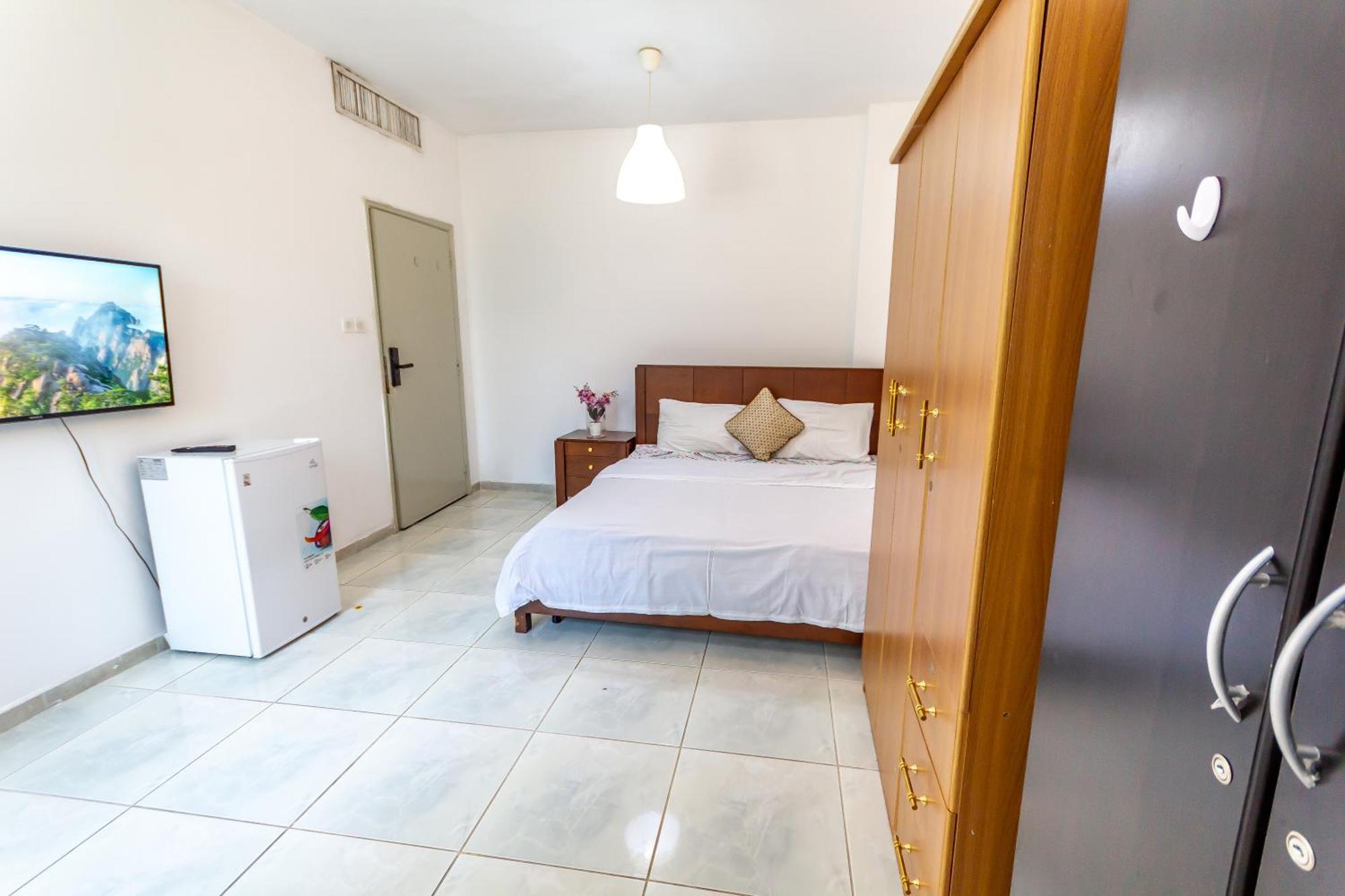 Comfortable Private Rooms In Compound Housing Dubai Exterior photo